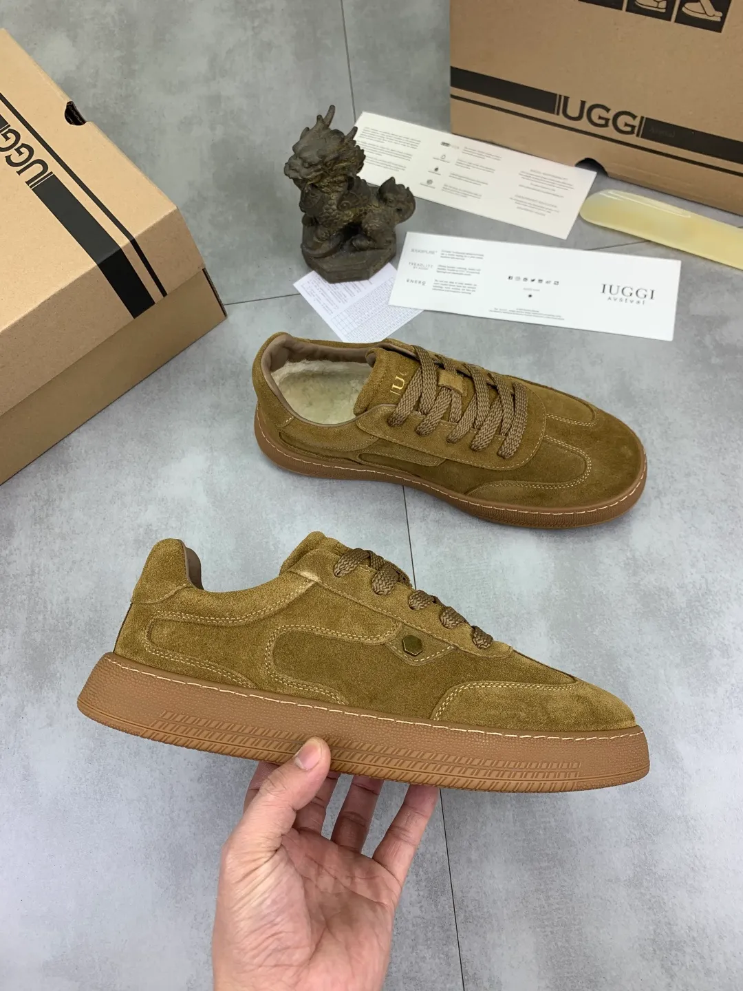 Men's shoes 💰P520 New arrival 🆕🆕🆕 26 new IUGGI men's moral training shoes Winter lace-up low-cut casual men's shoes Outer layer of cowhide, rubber outsole, lining with wool, comfortable and breathable💯 Versatile winter essentials👌 Transform your feet into the brightest "boy"❗️ Size: 39-44 Three colors